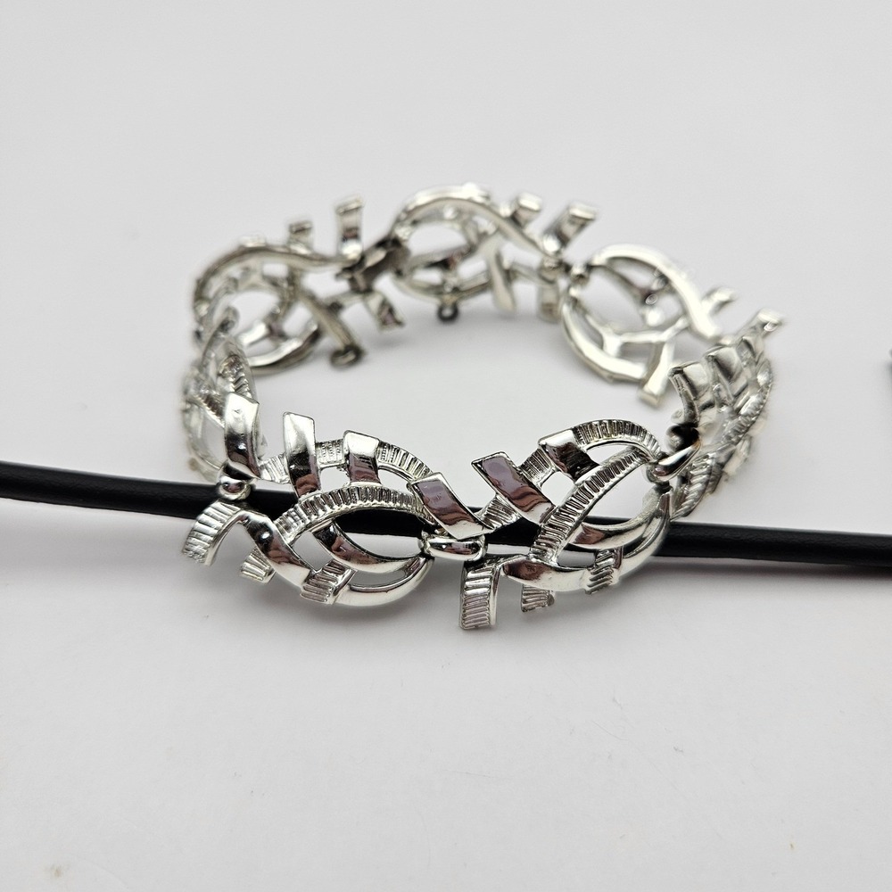 Vintage Coro Silver Tone Abstract Ribbon Link Bracelet Mid Century Modern 7in